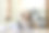 美丽年轻的亚洲女商人或女会计在工作中感到疲劳，在她的账目报告工作中伸展她的手。图片下载