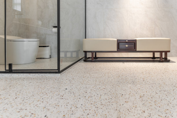 在浴室的座位上休息图片下载