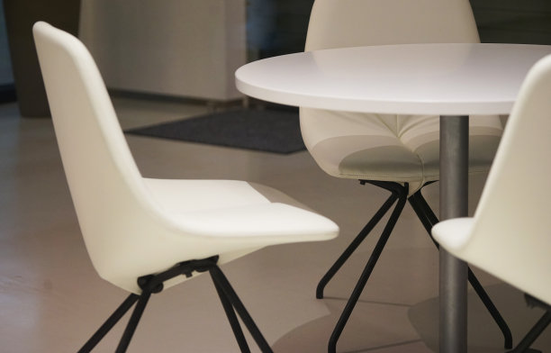 椅子和桌子图片下载