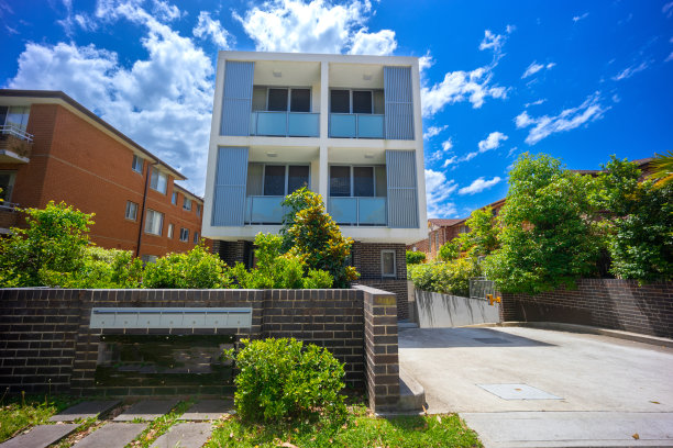 位于澳大利亚新南威尔士州内悉尼郊区的公寓楼图片下载