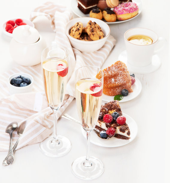 下午茶小摊上有甜食。图片下载