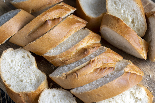 烹饪菜肴使用小麦软法棍图片下载