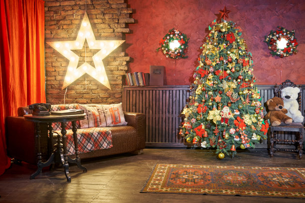 复古风格的装饰客厅，传统的红金色圣诞装饰和装饰，库存照片图片下载