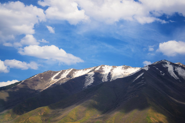 美国犹他州的雪山图片下载
