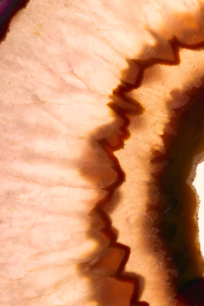天然半透明玛瑙表面，抽象结构切片矿物水晶石宏观拍摄。图片下载