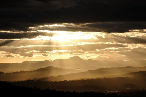 亚平宁山脉的日落图片下载