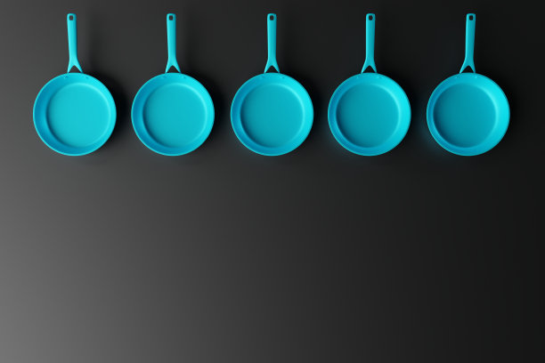 蓝色映衬在深色的背景上。图片下载