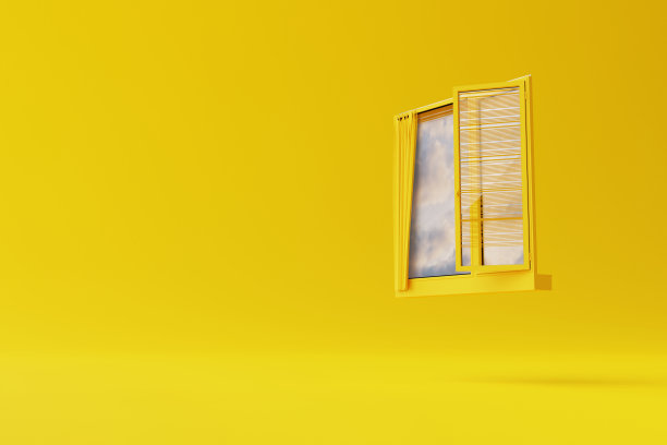 一扇孤立的窗户，以黄色背景和天空为背景。图片下载
