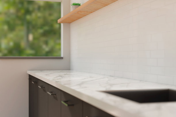 白色和灰色的厨房，白色大理石台面干净。灰色的橱柜，白色的瓷砖。图片下载