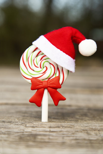 带圣诞老人帽子的棒棒糖图片下载