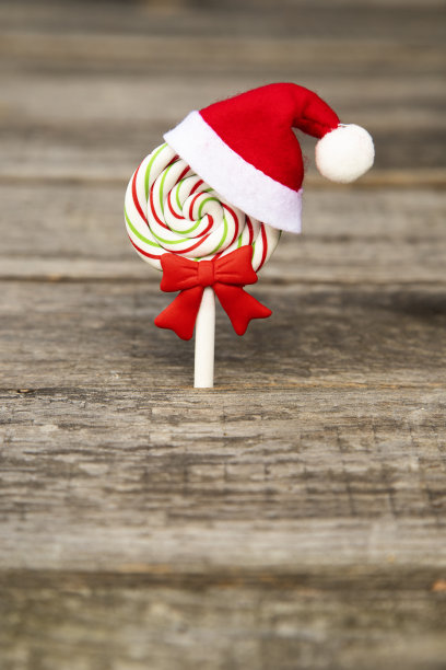 带圣诞老人帽子的棒棒糖图片下载