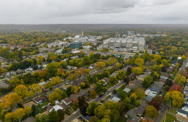加拿大安大略省汉密尔顿的麦克马斯特大学鸟瞰图图片下载