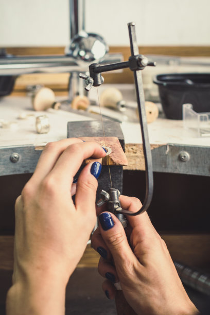 接近合格的珠宝商概念照片图片下载