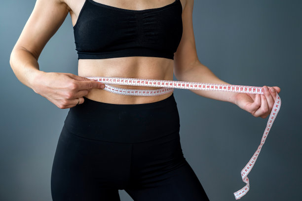 用卷尺近距离测量训练过的胃。图片下载