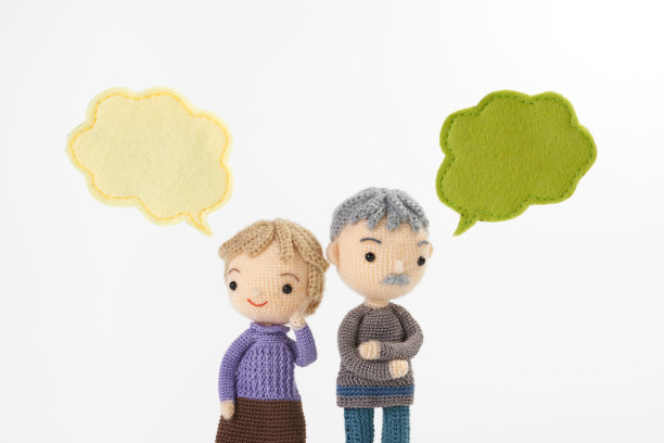 手工针织玩具。可爱的小Amigurumi娃娃。演讲的泡沫图片下载