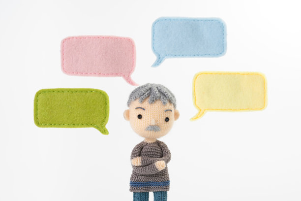 手工针织玩具。可爱的小Amigurumi娃娃。演讲的泡沫图片下载