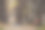 不同年龄的人的多元文化友谊。朋友们在秋天的公园里散步。图片下载