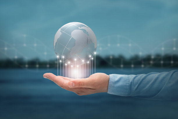 全球通信网络的概念。生态技术。全球网络和数据交换在人类手中。图片下载