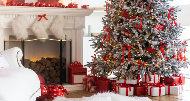 圣诞树上的装饰物图片下载