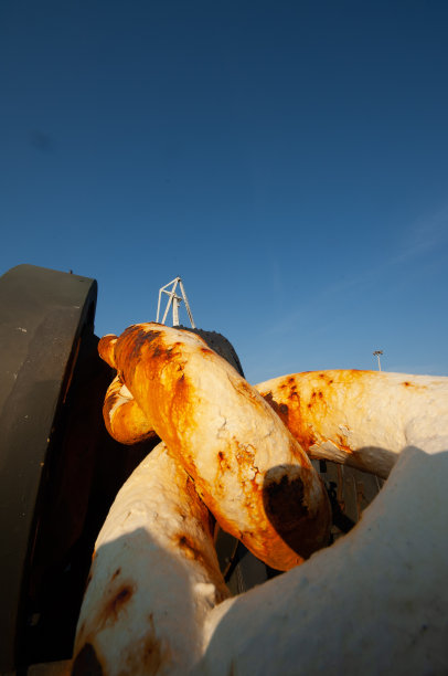 锈迹斑斑的锚链图片下载