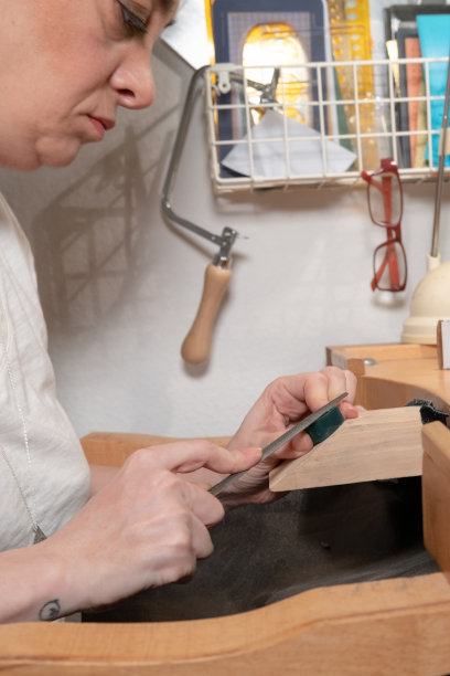 女珠宝设计师归档蜡戒指图片下载