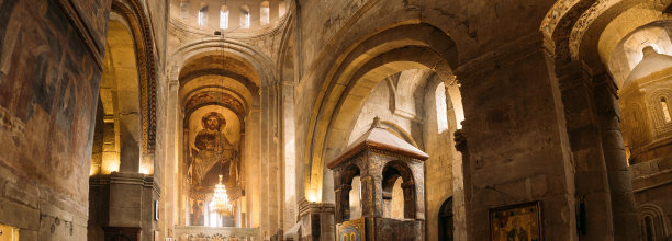 令人惊叹的自然明亮的戏剧性的天空在日落日出时不同的颜色。彩色的天空背景。自然之美。日落天空自然抽象的背景粉紫黄橙的颜色图片下载