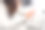 女孩在家用电脑上工作图片下载
