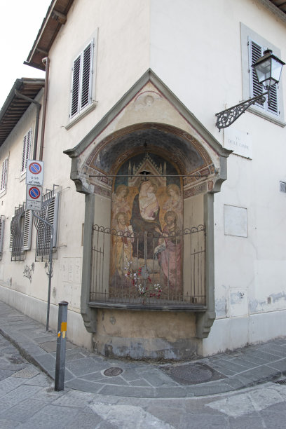 意大利佛罗伦萨，刻有圣母画像的小教堂。图片下载