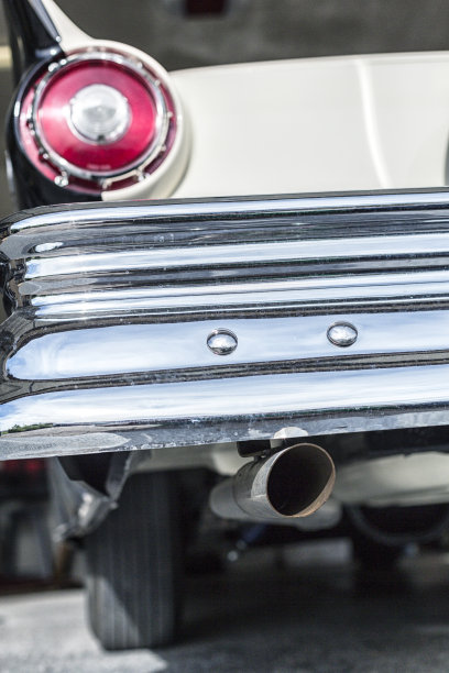 经典收藏车1957福特敞篷车后视图图片下载