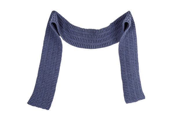 展开的蓝色羊毛围巾孤立在白色背景图片下载