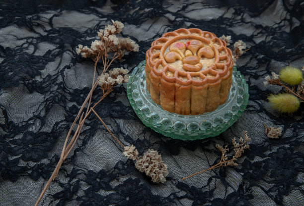 好吃的月饼。为中秋节或中国传统节日提供的食物。图片下载