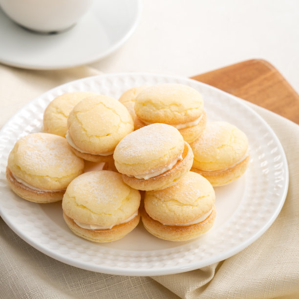 台湾风味的传统马卡龙甜点在下午茶的盘子里。图片下载