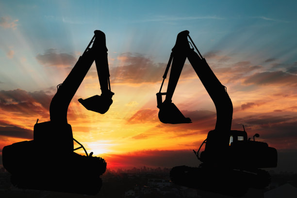 两个黑色轮廓的反铲装载机。图片下载