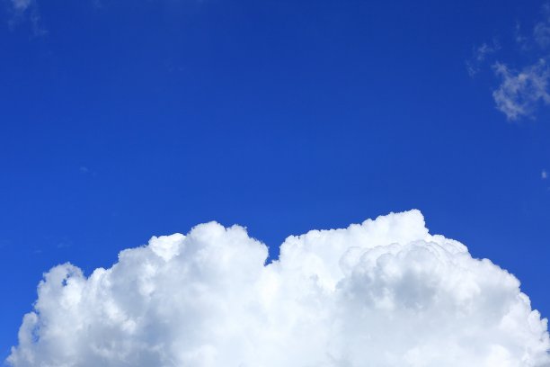 蓝天白云的和谐图片下载