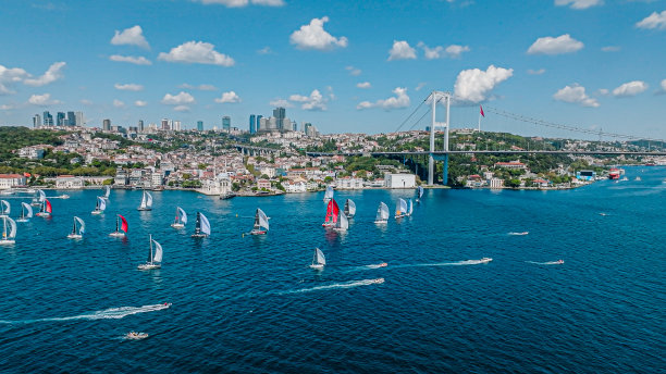 航拍帆船赛，国际帆船赛，博斯普鲁斯帆船比赛，水上运动比赛，全球比赛，夏季体育赛事，夏季赛事，大型锦标赛，博斯普鲁斯航拍船图片下载