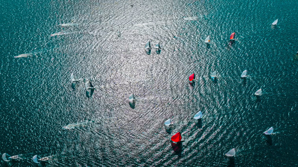 航拍帆船赛，国际帆船赛，博斯普鲁斯帆船比赛，水上运动比赛，全球比赛，夏季体育赛事，夏季赛事，大型锦标赛，博斯普鲁斯航拍船图片下载