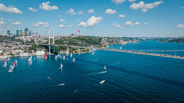 航拍帆船赛，国际帆船赛，博斯普鲁斯帆船比赛，水上运动比赛，全球比赛，夏季体育赛事，夏季赛事，大型锦标赛，博斯普鲁斯航拍船图片下载