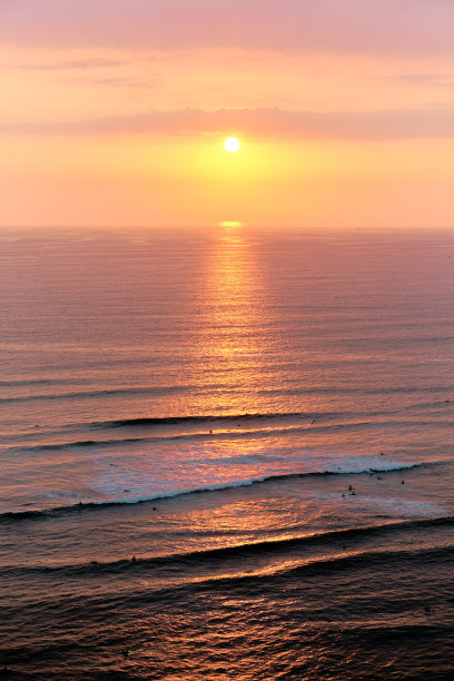 太平洋上的日落。图片下载
