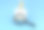 黑色放大镜和白色画布在木制画架上蓝色背景。图片下载