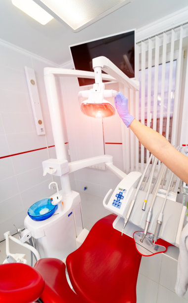 牙科现代专业设备。口腔医学牙科技术。图片下载