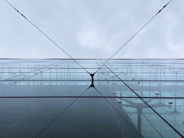 现代建筑外观的低角度视图图片下载