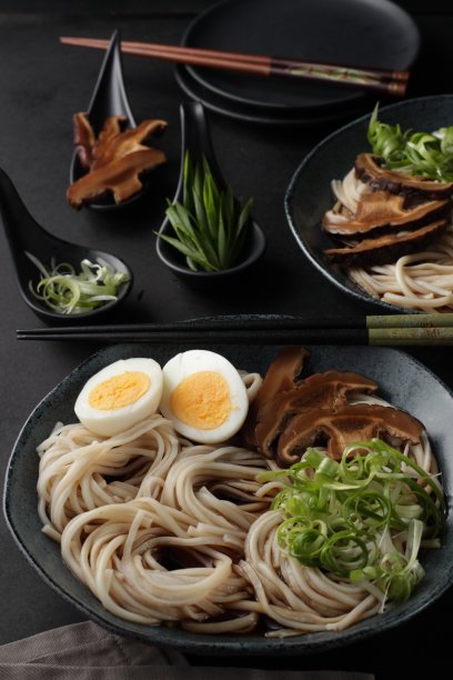 鸡蛋和面条图片下载