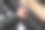 女人的手握着扶手。图片下载