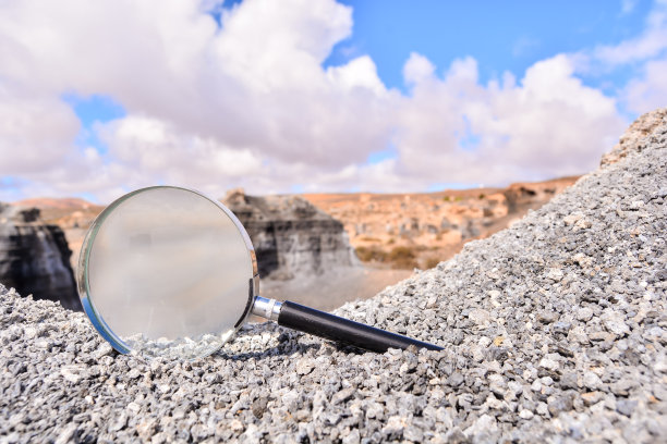 干燥沙漠中的物体图片下载
