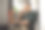 商务人士在热办公桌在合作办公空间，喝咖啡图片下载