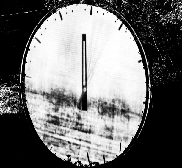 她跑啊跑啊跑的时间图片下载