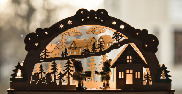 窗户上的德国蜡烛拱门图片下载