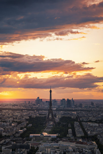 日落时分的埃菲尔铁塔图片下载