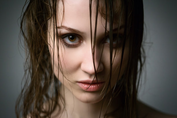 湿发女子图片下载