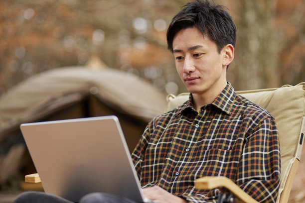 日本男子喜欢野营图片下载